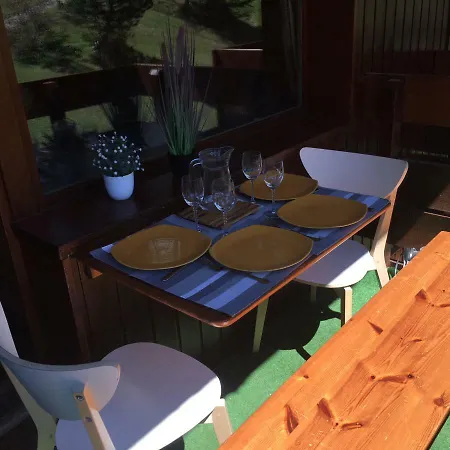 Lägenhet Duplex Right At The Lift Tracks *